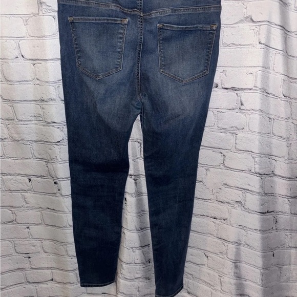 Altar’d State Women’s Distressed Denim Skinny Jeans Medium Wash Sz 9 Low Rise - Picture 3 of 5